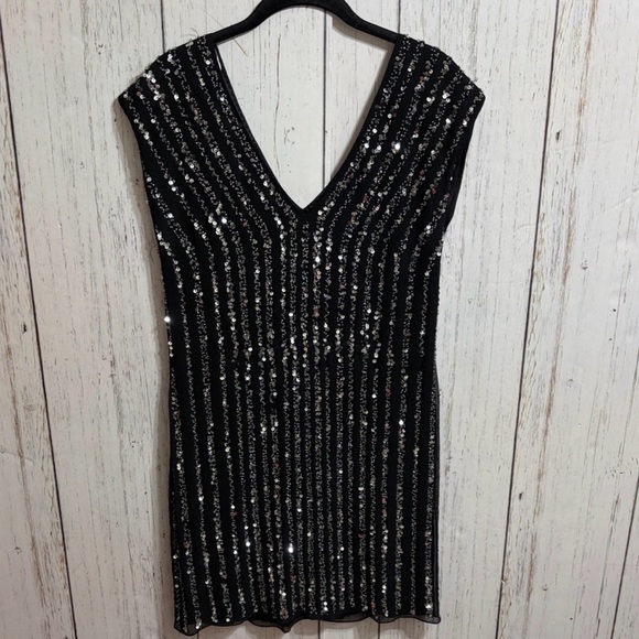 JS Collections Black and Silver Mini
Dress Size 8 - Picture 8 of 11